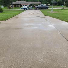 Revitalizing-a-Beaumont-TX-Driveway-and-Walkway-with-Pressure-Washing 0